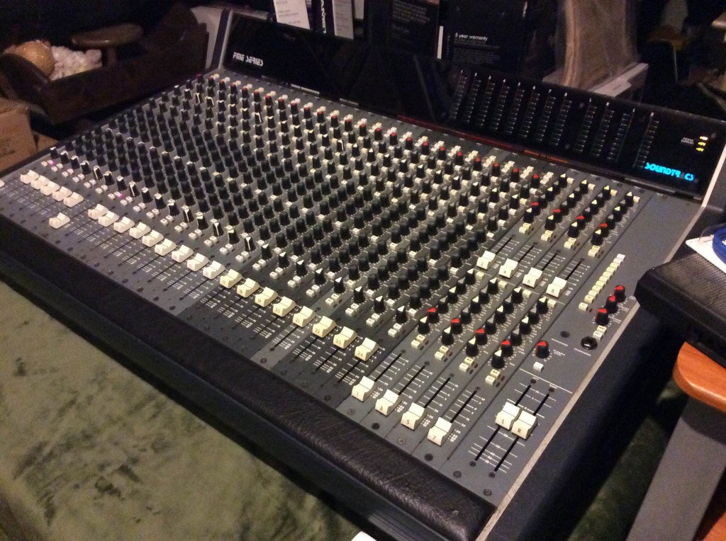 Mixing on a Console for the First Time Dharmic *DUBS* out now!!